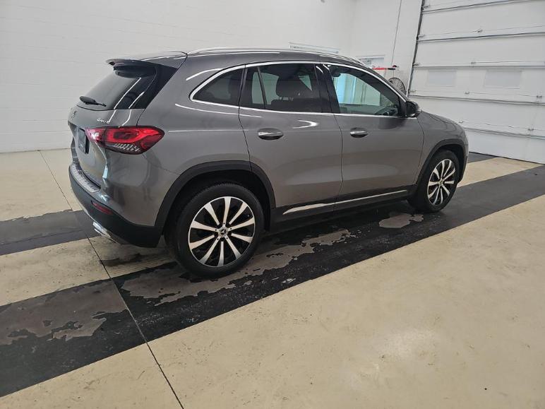 Mercedes-Benz GLA  2021