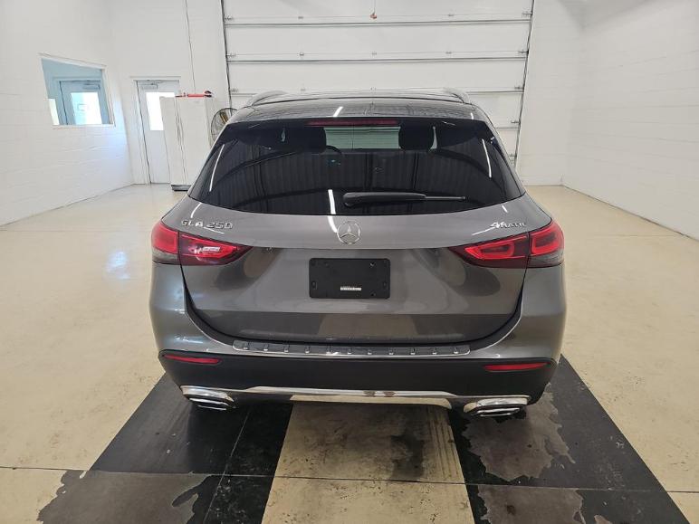 Mercedes-Benz GLA  2021
