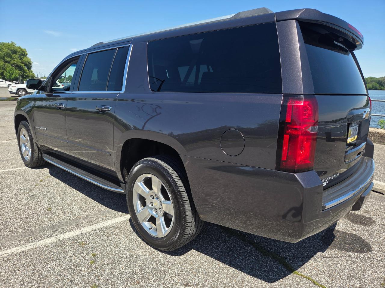 Chevrolet Suburban  2017