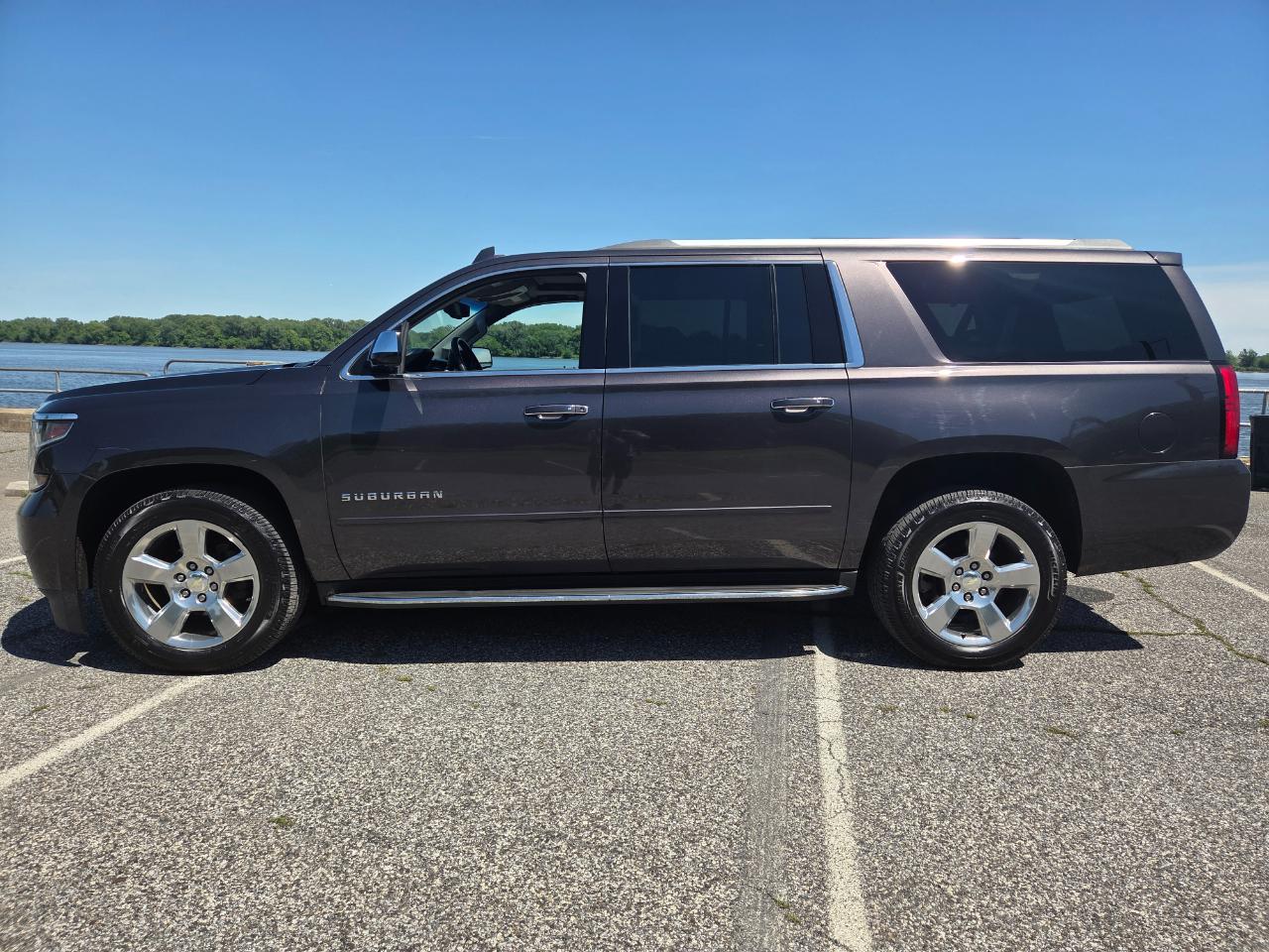 Chevrolet Suburban  2017