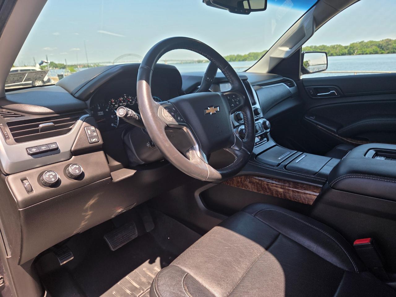 Chevrolet Suburban  2017