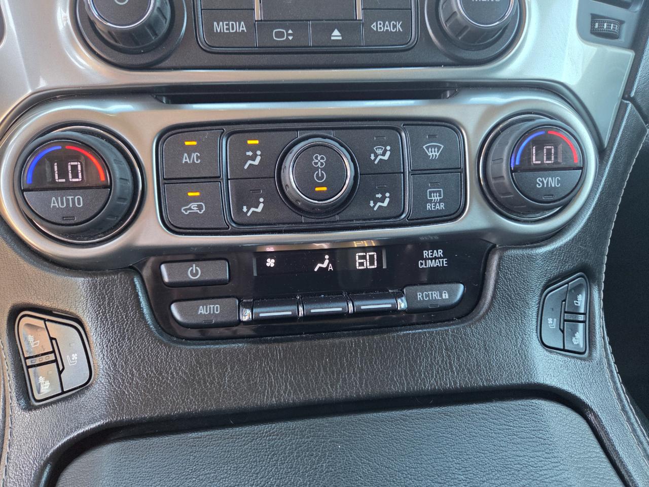 Chevrolet Suburban  2017