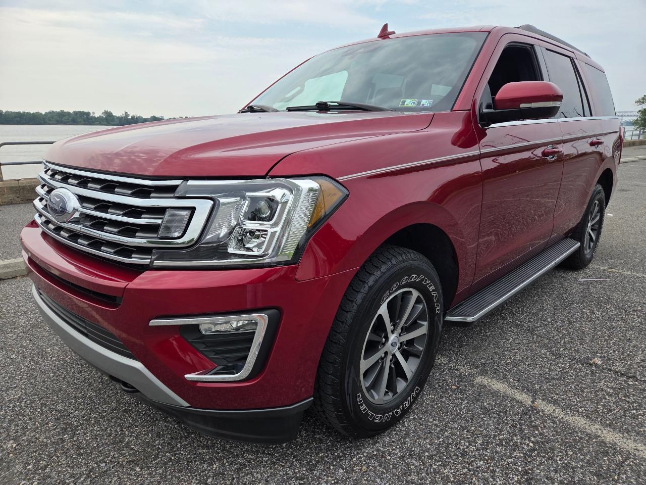 2019 Ford Expedition XLT Sport Utility 4D