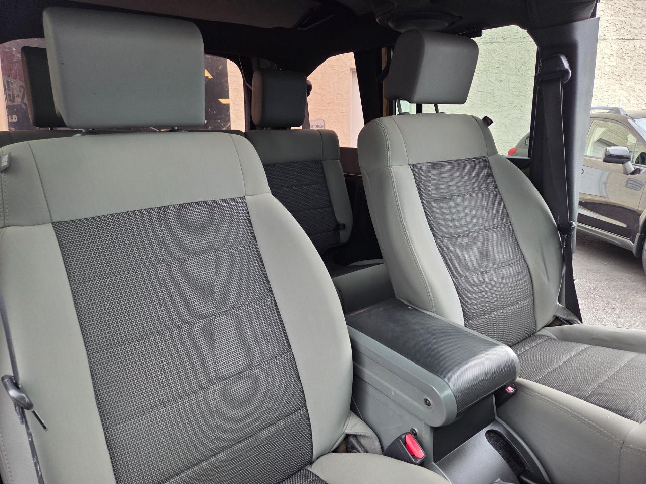 Jeep Wrangler Unlimited  2010