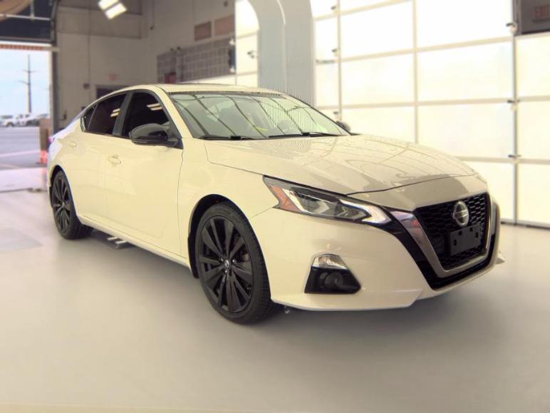 Nissan Altima  2022