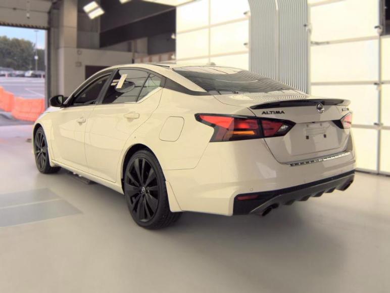 Nissan Altima  2022