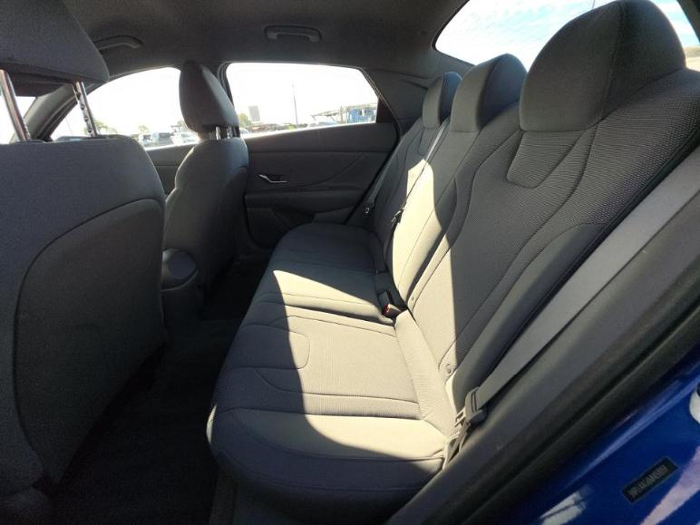 Hyundai Elantra  2021
