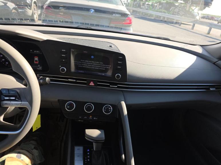 Hyundai Elantra  2021
