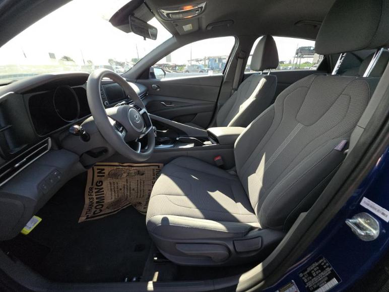 Hyundai Elantra  2021