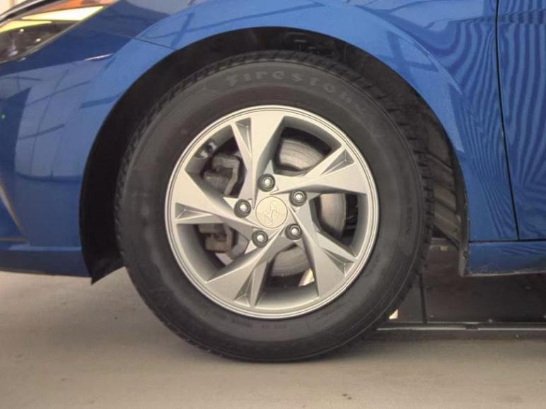 Hyundai Elantra  2021