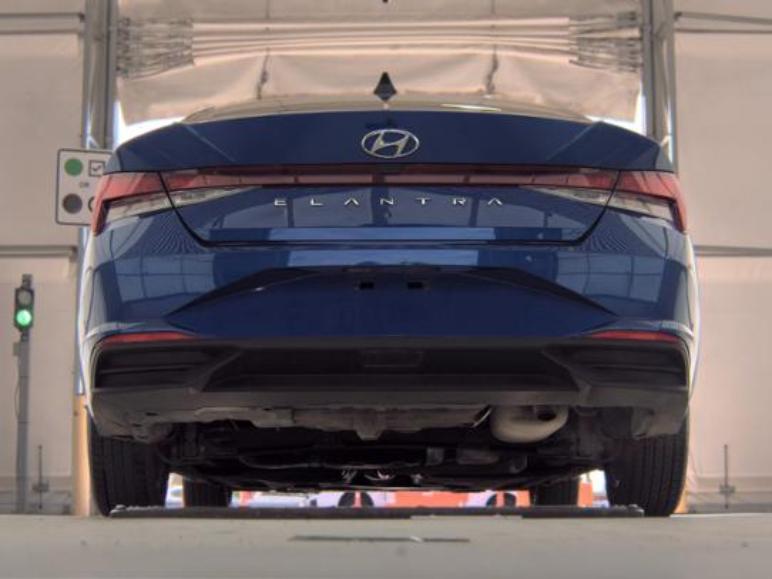 Hyundai Elantra  2021