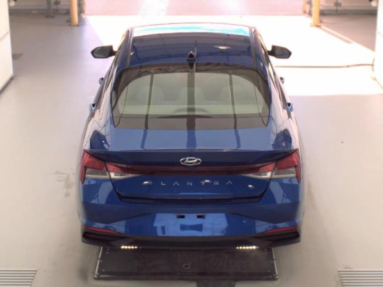 Hyundai Elantra  2021