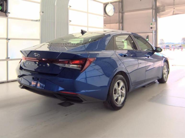 Hyundai Elantra  2021