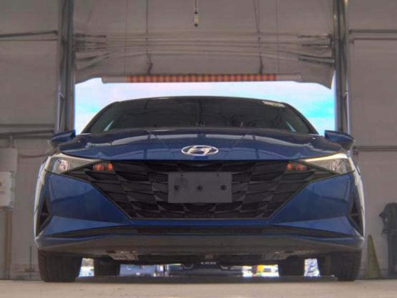 Hyundai Elantra  2021