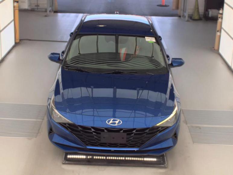 Hyundai Elantra  2021