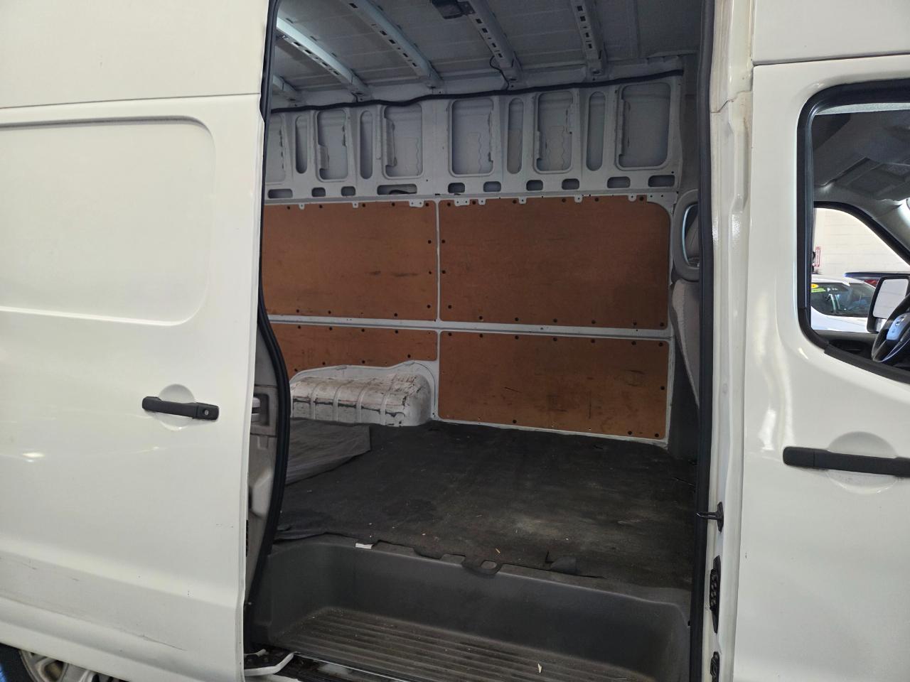 Nissan NV  2016