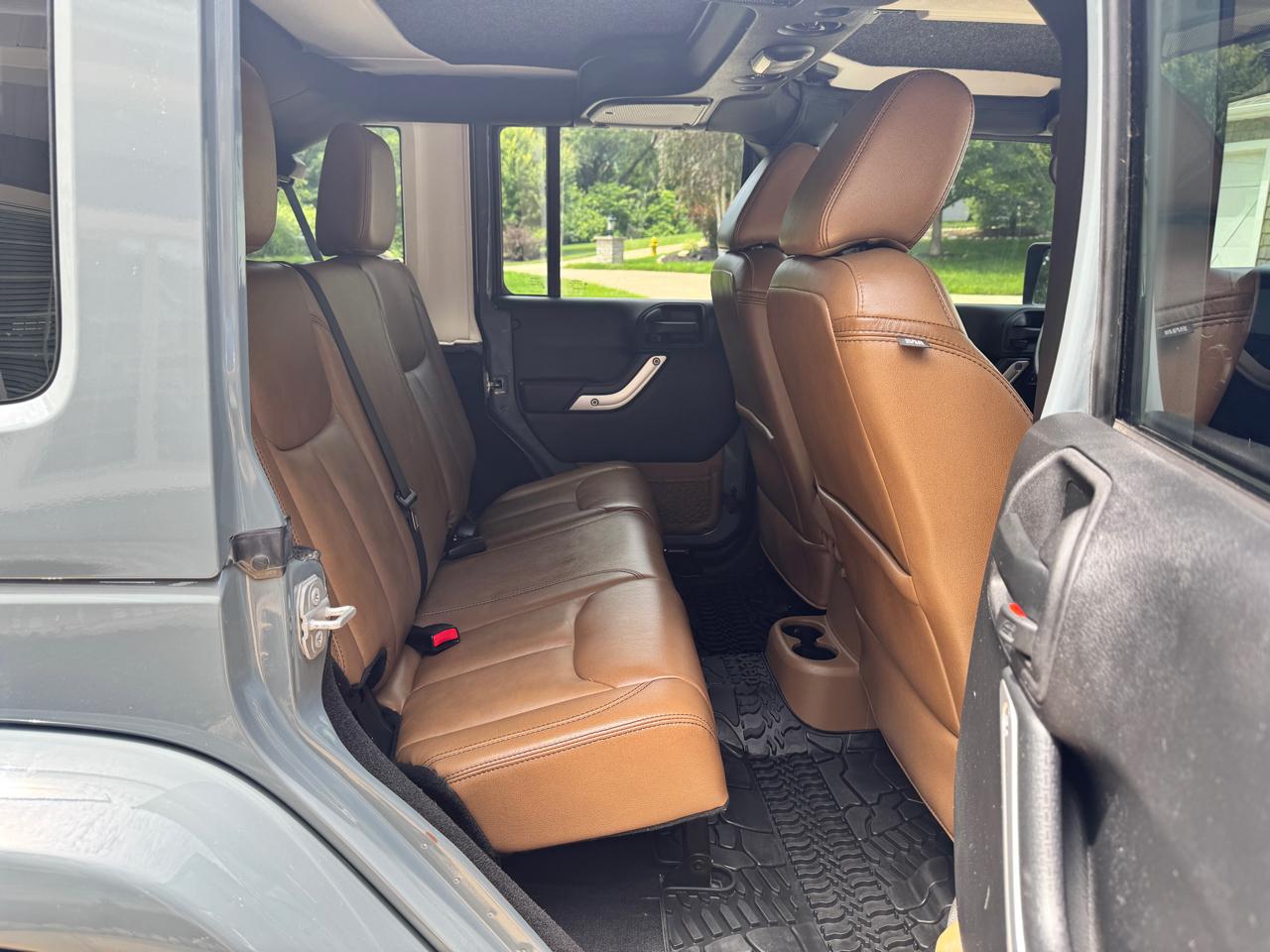 Jeep Wrangler Unlimited Sahara 4WD 2015