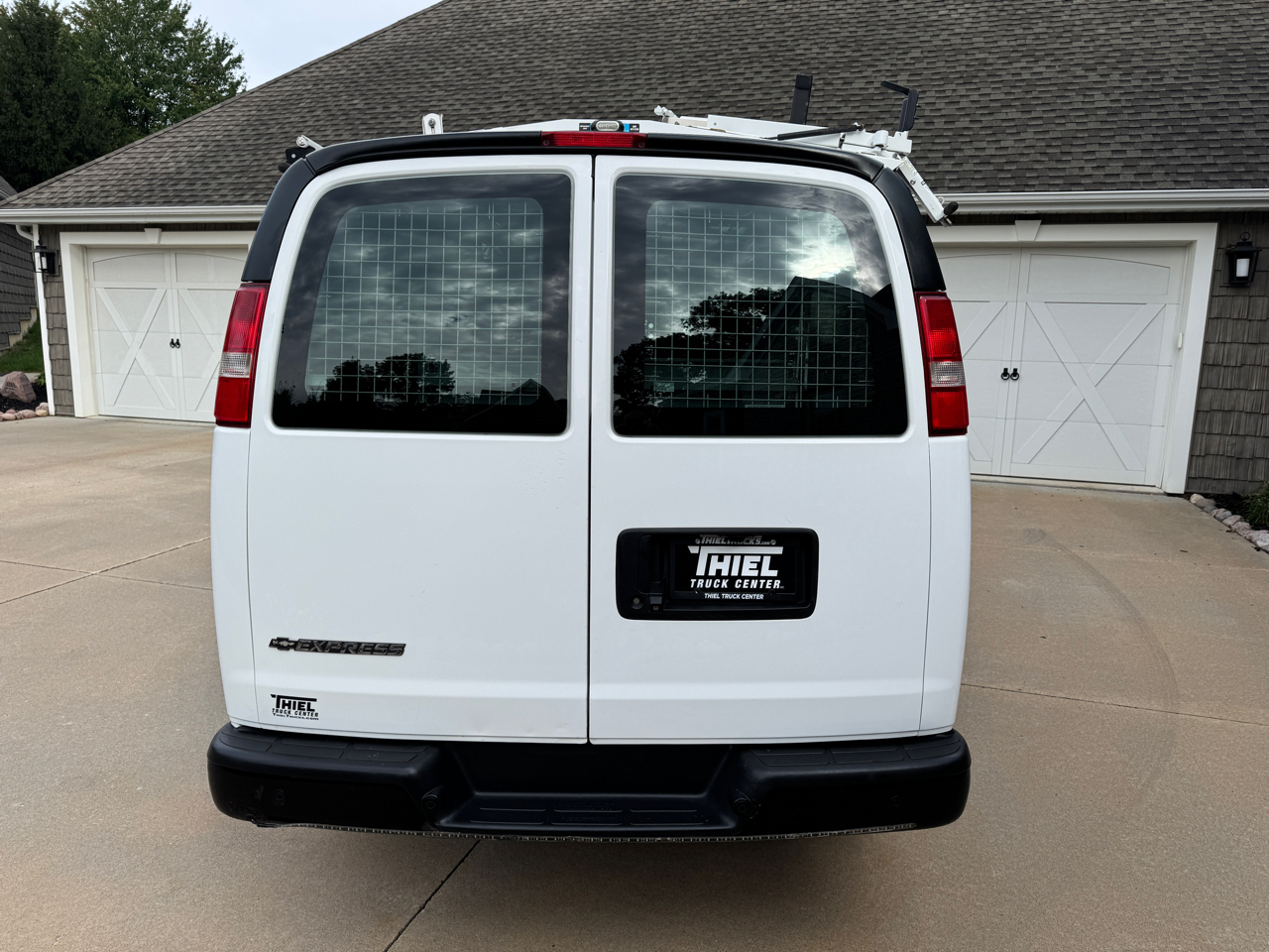 2017 Chevrolet Express Cargo Van 2500 photo 4