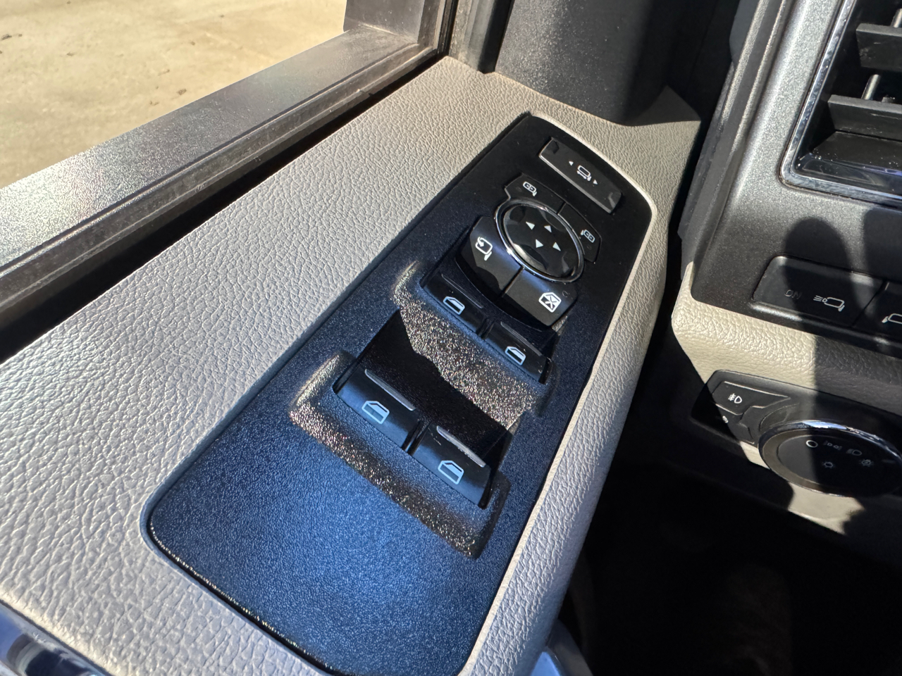 Ford Super Duty F-250 SRW XLT 4WD Crew Cab 6.75' Box 2022