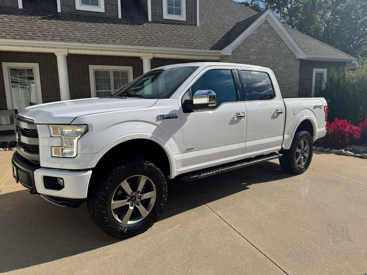 Ford F-150 4WD SuperCrew 139" Lariat 2015 Ford F-150 4WD SuperCrew 139" Lariat 2015