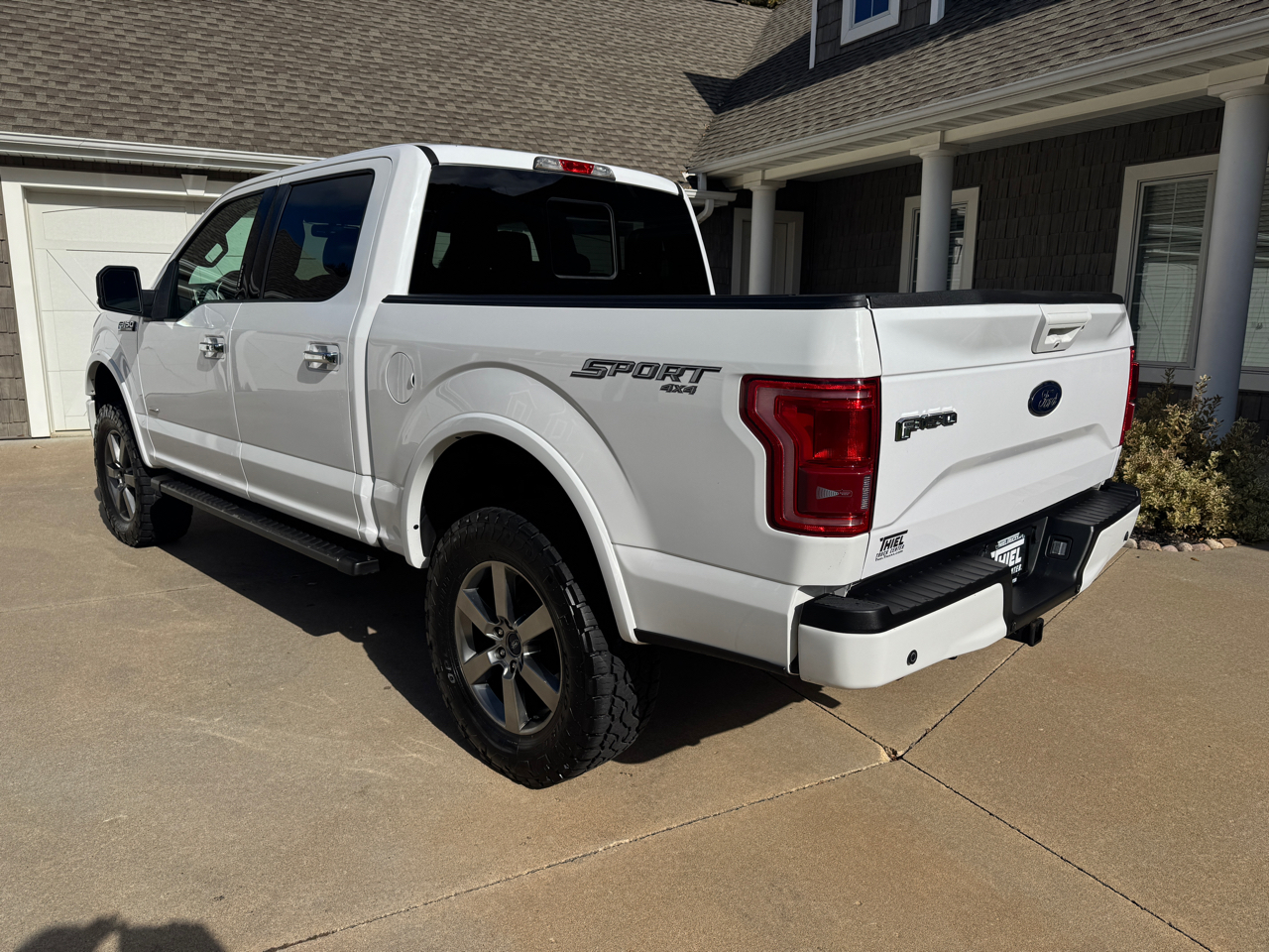 Ford F-150 4WD SuperCrew 139" Lariat 2015 Ford F-150 4WD SuperCrew 139" Lariat 2015