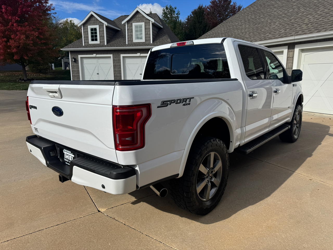 Ford F-150 4WD SuperCrew 139" Lariat 2015 Ford F-150 4WD SuperCrew 139" Lariat 2015