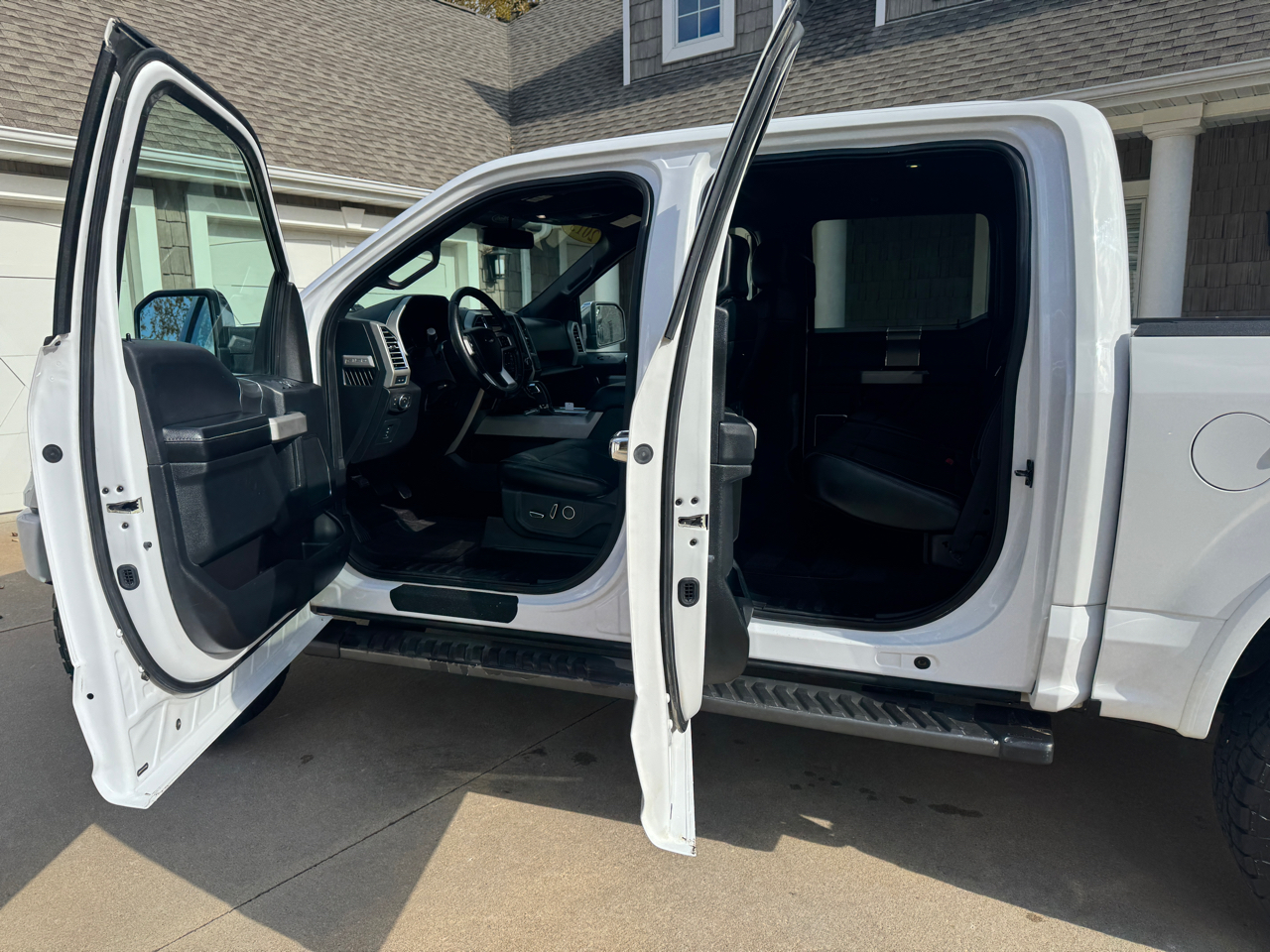 Ford F-150 4WD SuperCrew 139" Lariat 2015 Ford F-150 4WD SuperCrew 139" Lariat 2015