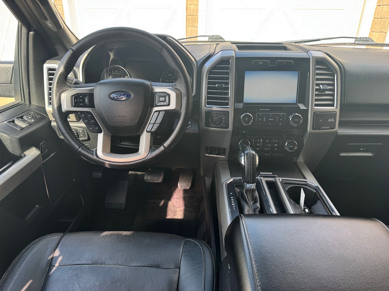 Ford F-150 4WD SuperCrew 139" Lariat 2015 Ford F-150 4WD SuperCrew 139" Lariat 2015