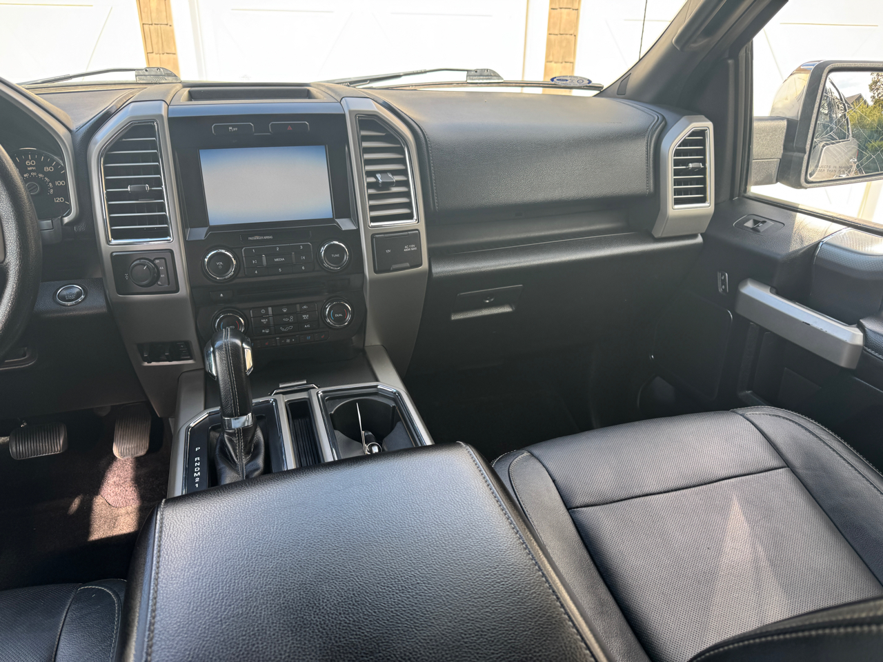 Ford F-150 4WD SuperCrew 139" Lariat 2015 Ford F-150 4WD SuperCrew 139" Lariat 2015