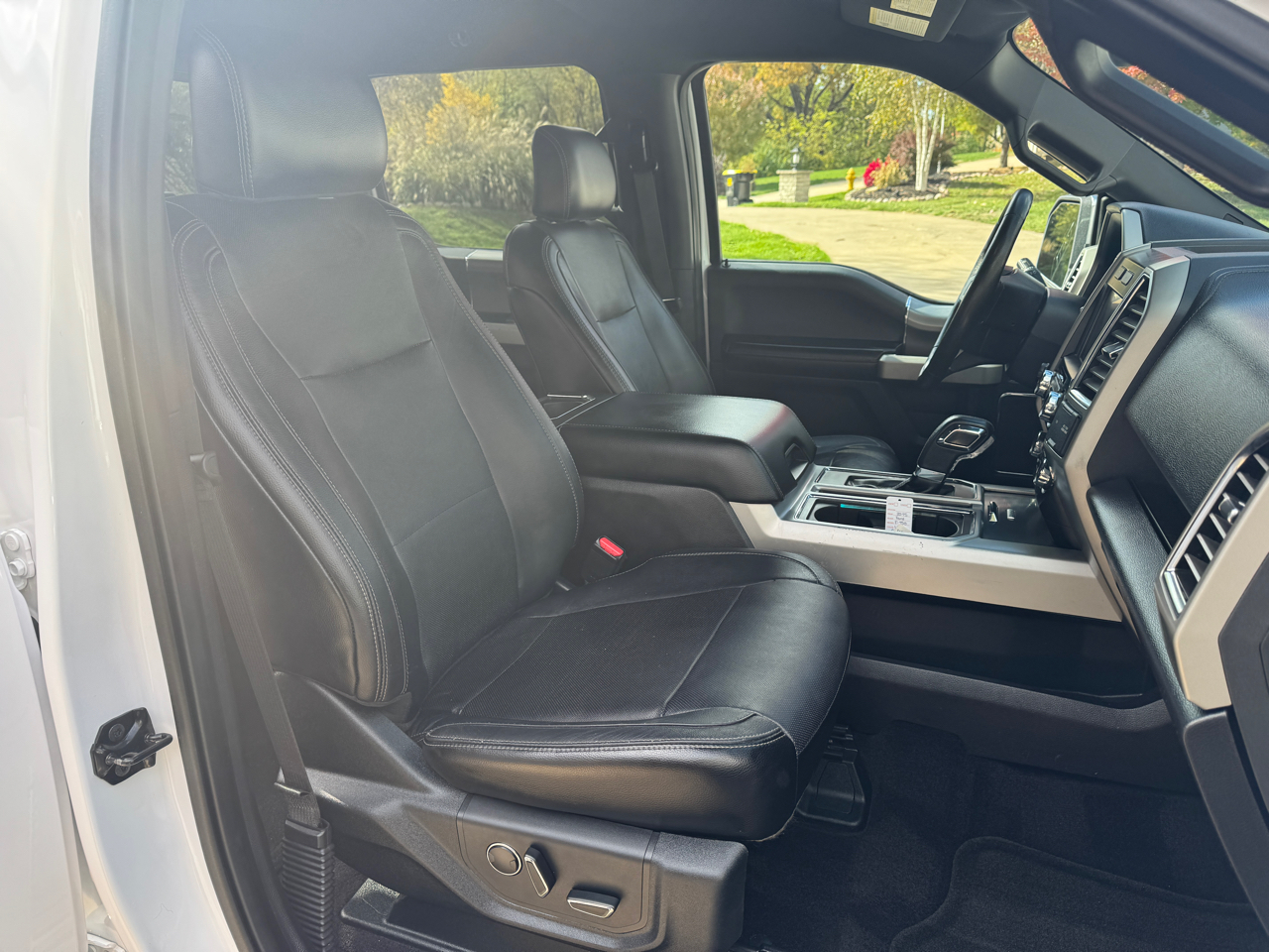 Ford F-150 4WD SuperCrew 139" Lariat 2015 Ford F-150 4WD SuperCrew 139" Lariat 2015