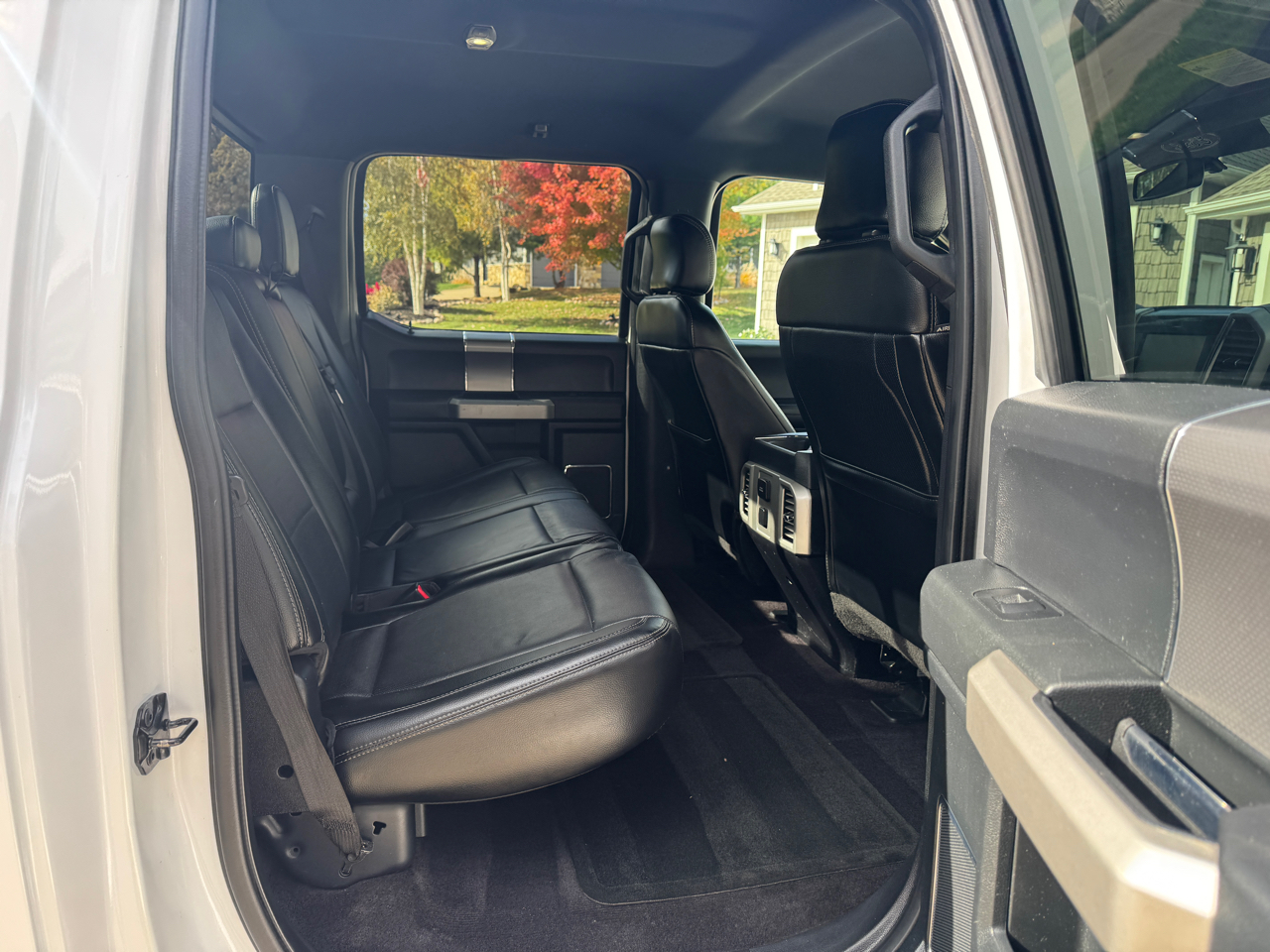 Ford F-150 4WD SuperCrew 139" Lariat 2015 Ford F-150 4WD SuperCrew 139" Lariat 2015