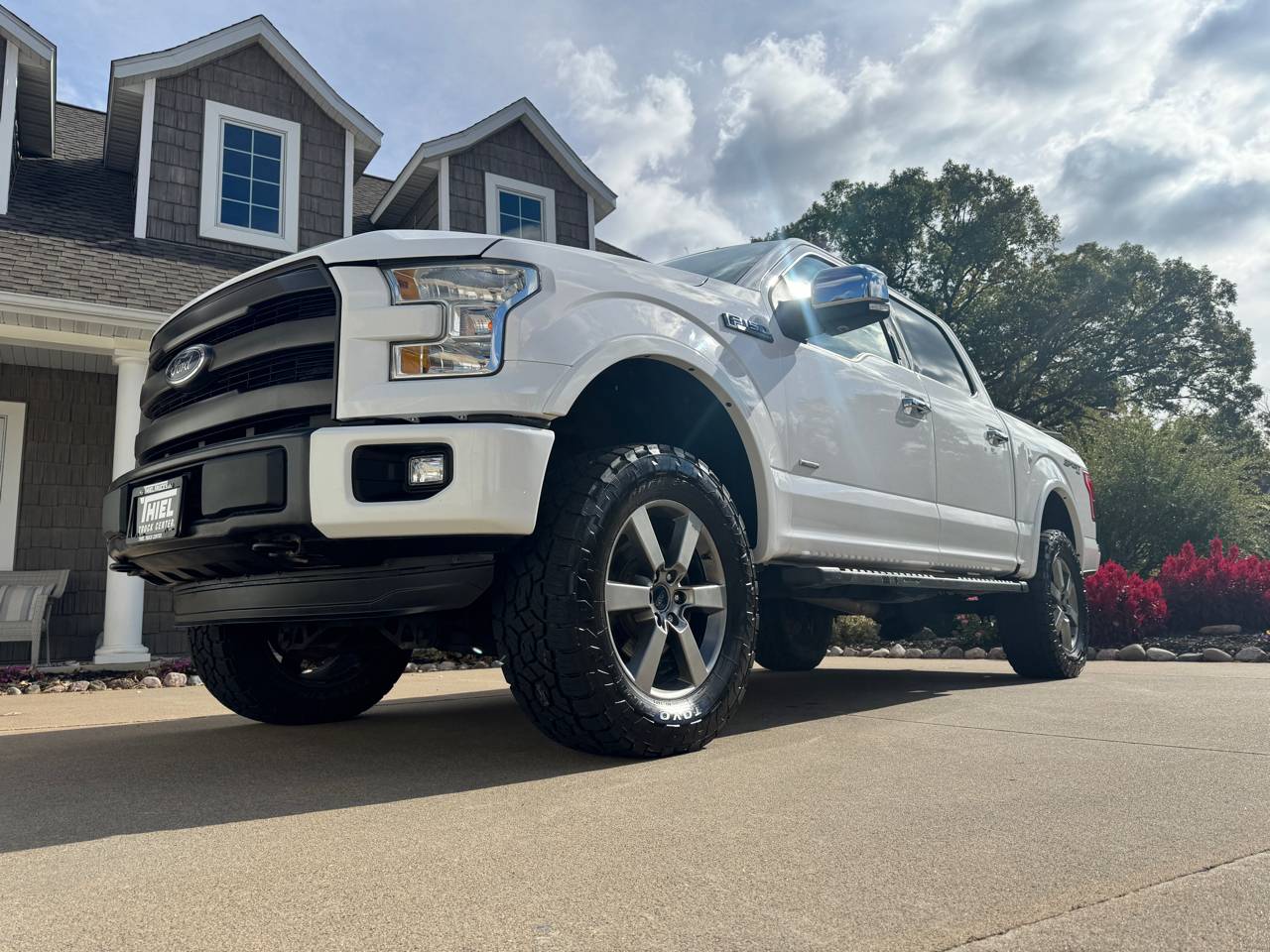 Ford F-150 4WD SuperCrew 139" Lariat 2015 Ford F-150 4WD SuperCrew 139" Lariat 2015