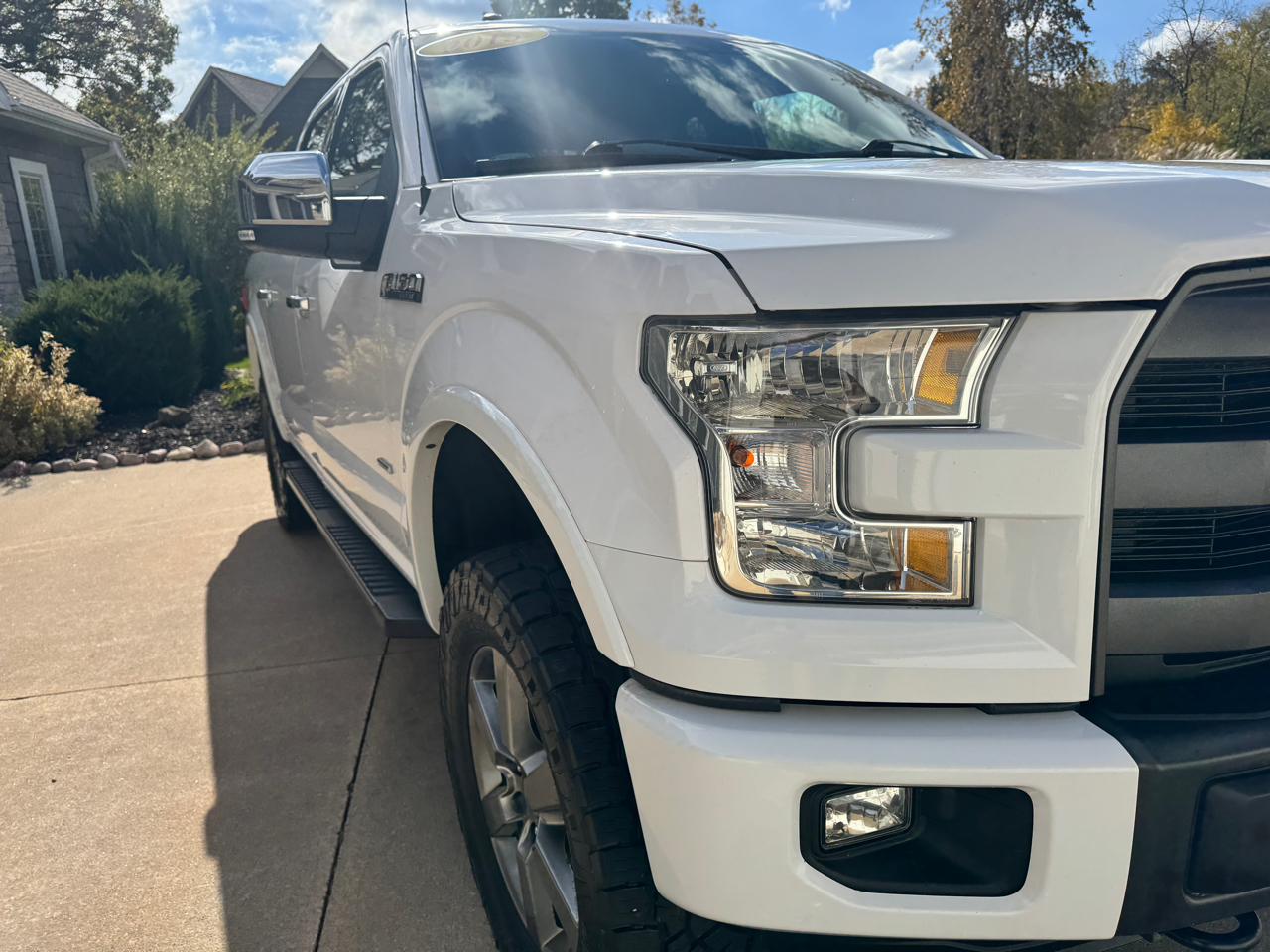 Ford F-150 4WD SuperCrew 139" Lariat 2015 Ford F-150 4WD SuperCrew 139" Lariat 2015