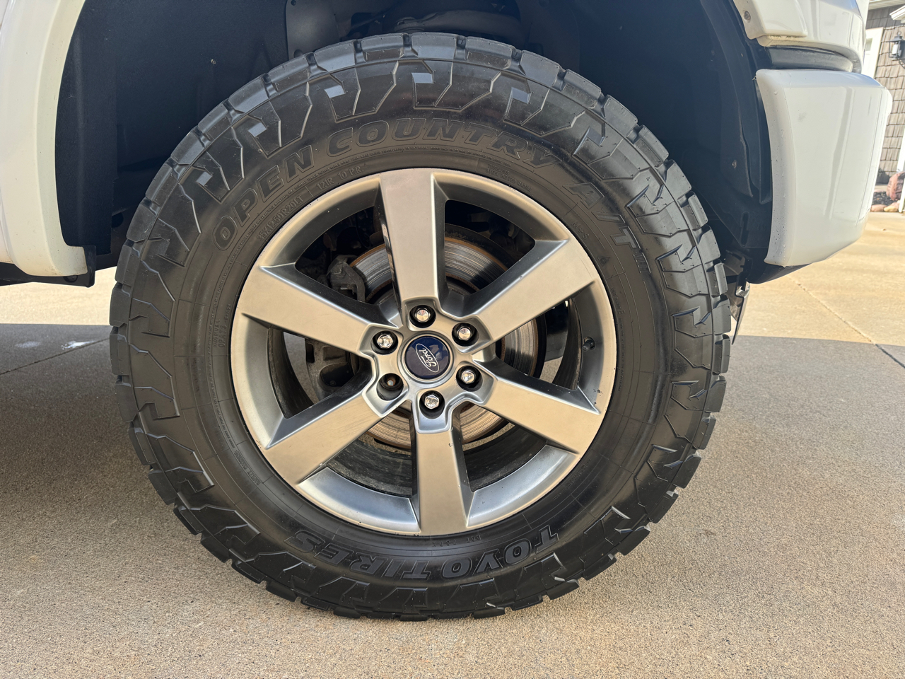 Ford F-150 4WD SuperCrew 139" Lariat 2015 Ford F-150 4WD SuperCrew 139" Lariat 2015