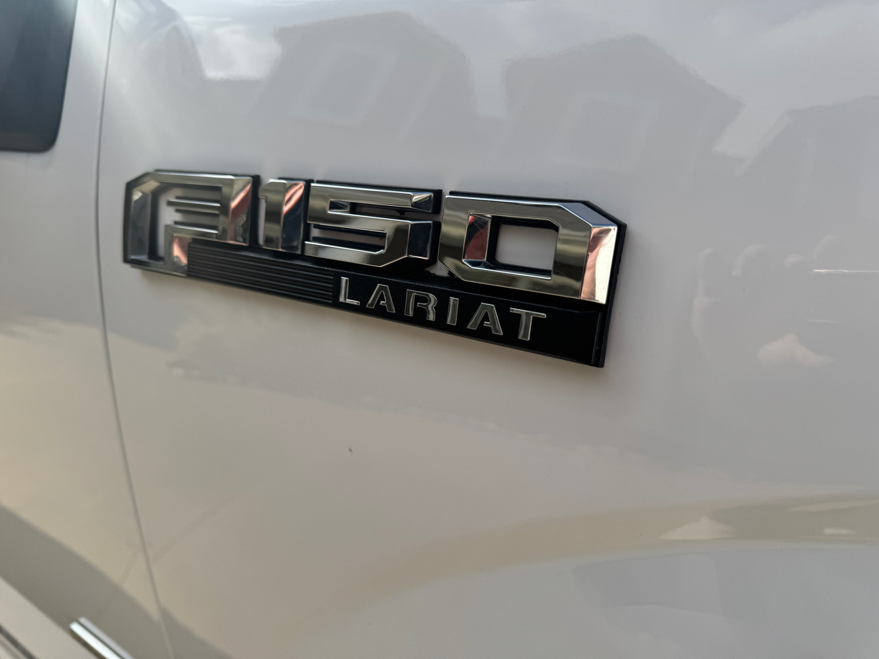 Ford F-150 4WD SuperCrew 139" Lariat 2015 Ford F-150 4WD SuperCrew 139" Lariat 2015