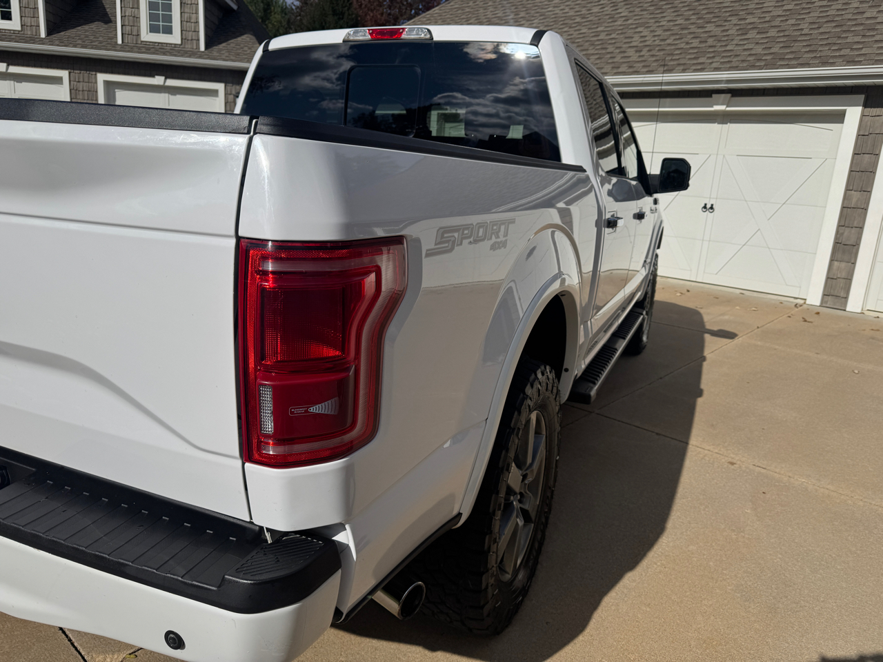 Ford F-150 4WD SuperCrew 139" Lariat 2015 Ford F-150 4WD SuperCrew 139" Lariat 2015