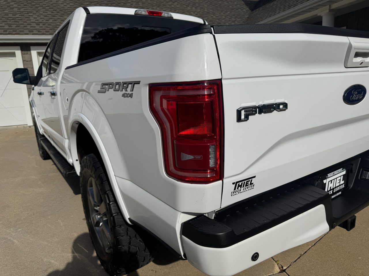 Ford F-150 4WD SuperCrew 139" Lariat 2015 Ford F-150 4WD SuperCrew 139" Lariat 2015