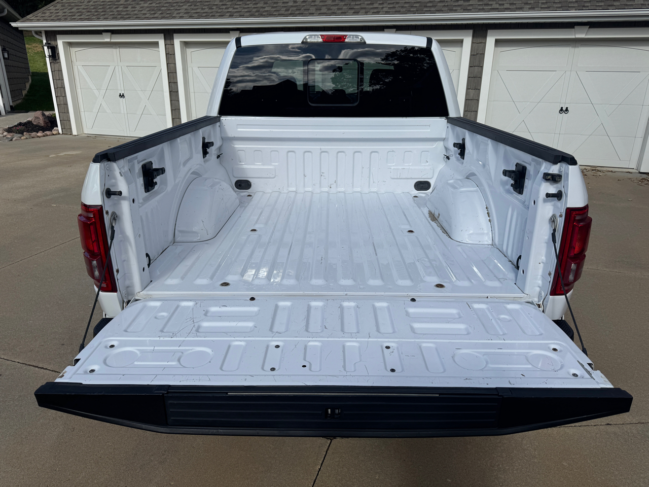 Ford F-150 4WD SuperCrew 139" Lariat 2015 Ford F-150 4WD SuperCrew 139" Lariat 2015