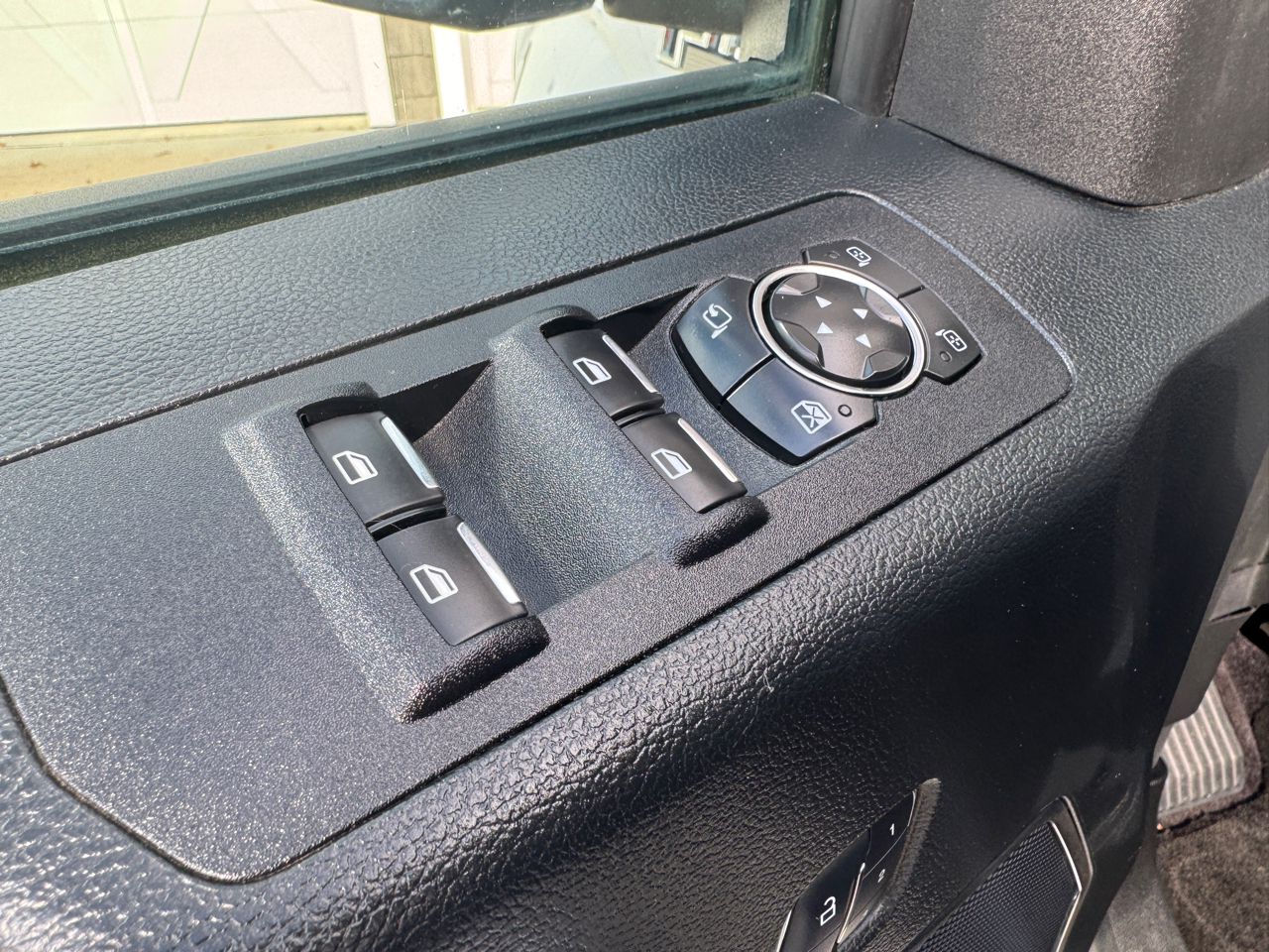 Ford F-150 4WD SuperCrew 139" Lariat 2015 Ford F-150 4WD SuperCrew 139" Lariat 2015