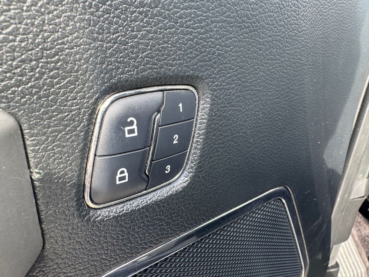 Ford F-150 4WD SuperCrew 139" Lariat 2015 Ford F-150 4WD SuperCrew 139" Lariat 2015