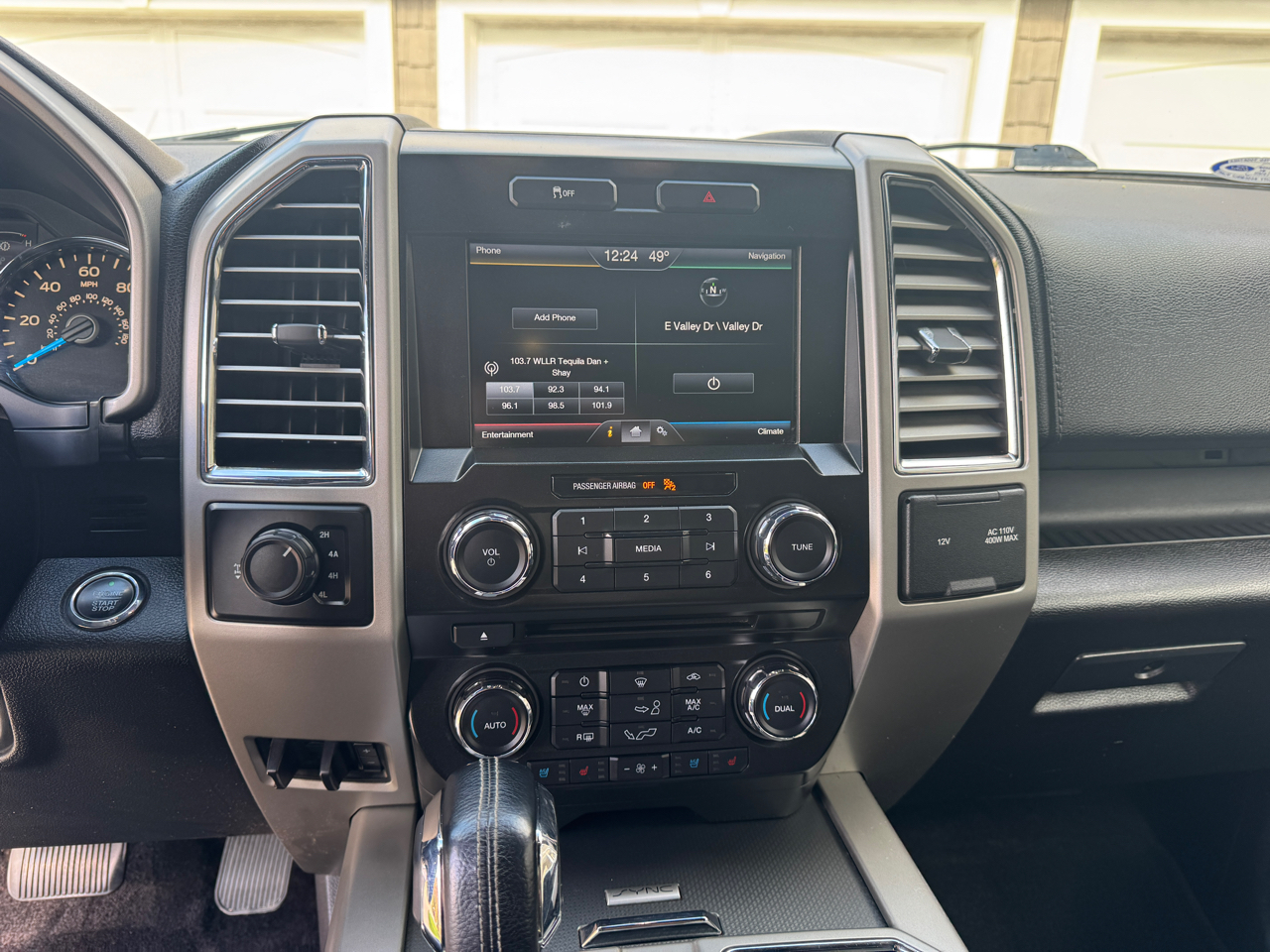 Ford F-150 4WD SuperCrew 139" Lariat 2015 Ford F-150 4WD SuperCrew 139" Lariat 2015