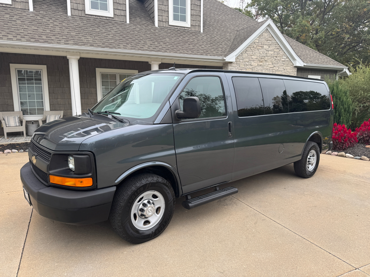 Chevrolet Express Passenger RWD 3500 155" LS w/1LS 2015 Chevrolet Express Passenger RWD 3500 155" LS w/1LS 2015