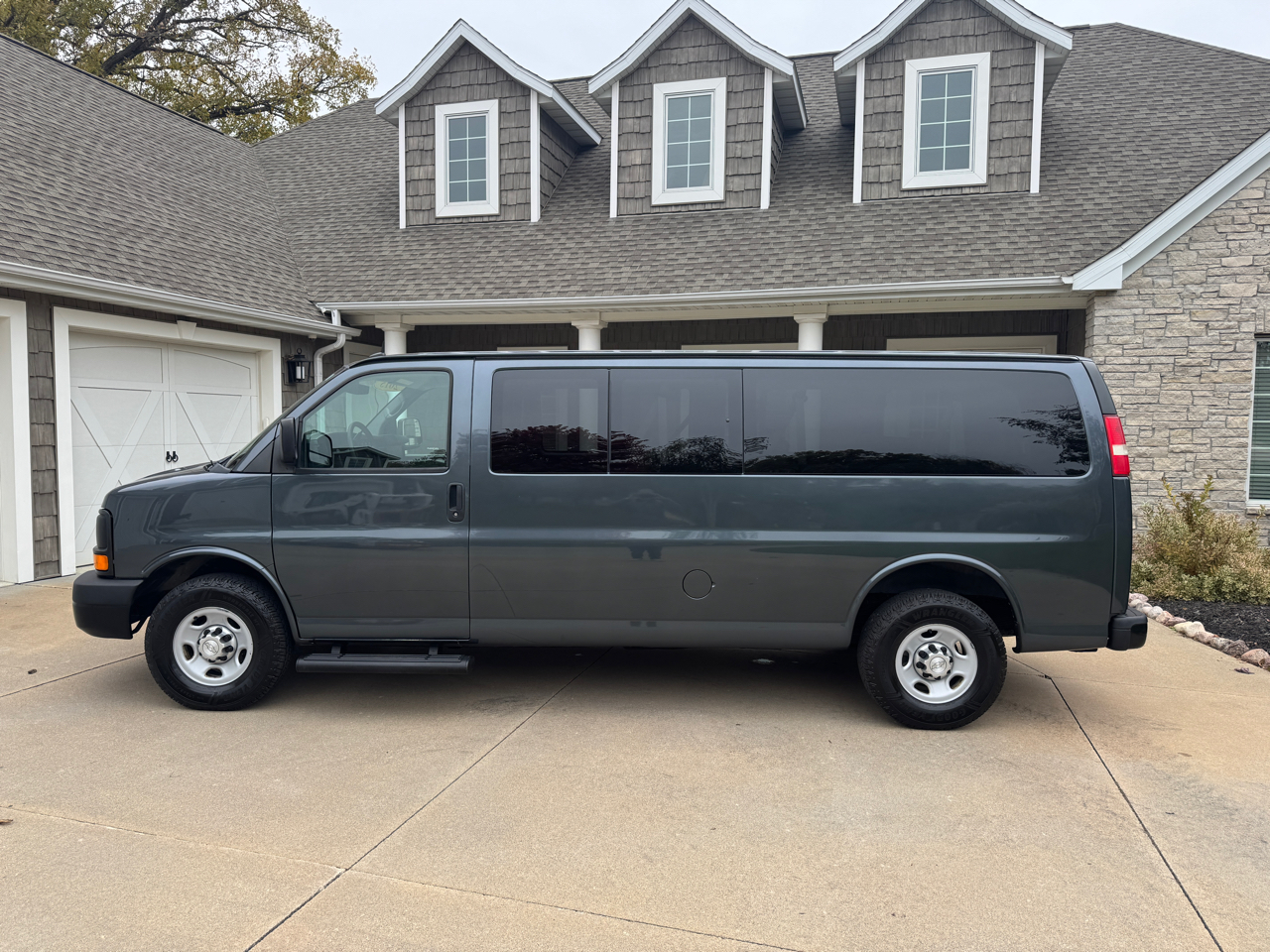 Chevrolet Express Passenger RWD 3500 155" LS w/1LS 2015 Chevrolet Express Passenger RWD 3500 155" LS w/1LS 2015