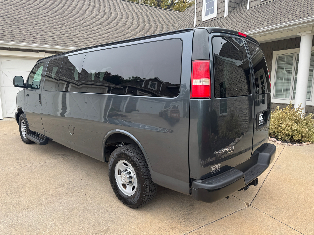 Chevrolet Express Passenger RWD 3500 155" LS w/1LS 2015 Chevrolet Express Passenger RWD 3500 155" LS w/1LS 2015