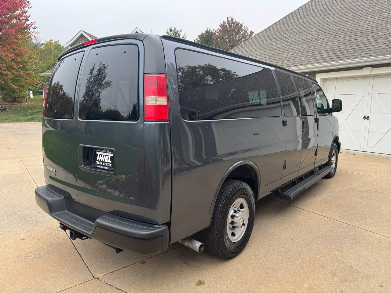 Chevrolet Express Passenger RWD 3500 155" LS w/1LS 2015 Chevrolet Express Passenger RWD 3500 155" LS w/1LS 2015