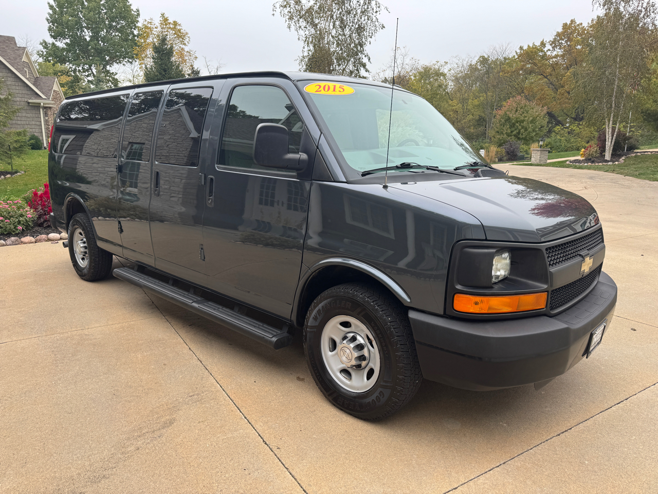 Chevrolet Express Passenger RWD 3500 155" LS w/1LS 2015 Chevrolet Express Passenger RWD 3500 155" LS w/1LS 2015