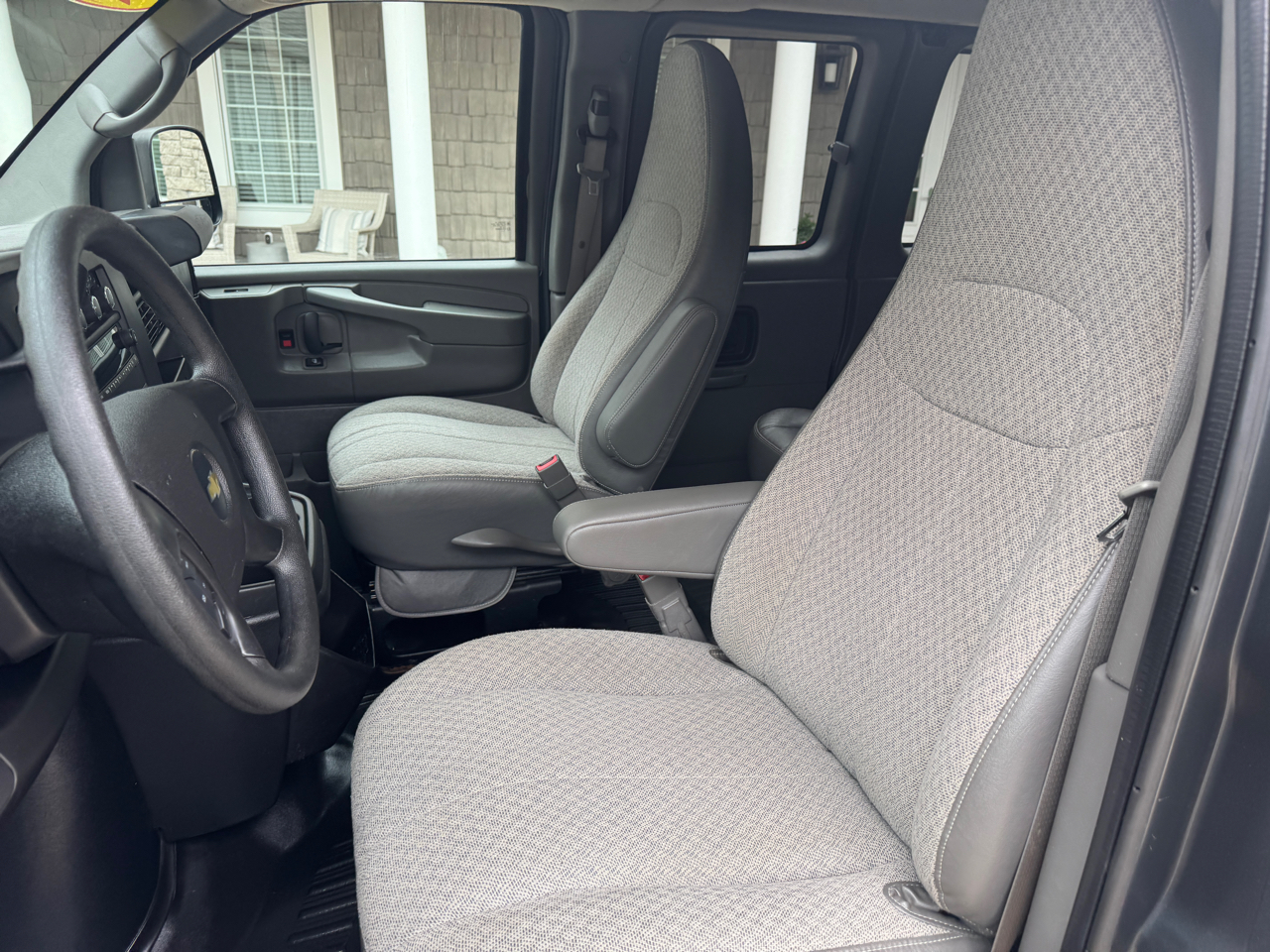 Chevrolet Express Passenger RWD 3500 155" LS w/1LS 2015 Chevrolet Express Passenger RWD 3500 155" LS w/1LS 2015