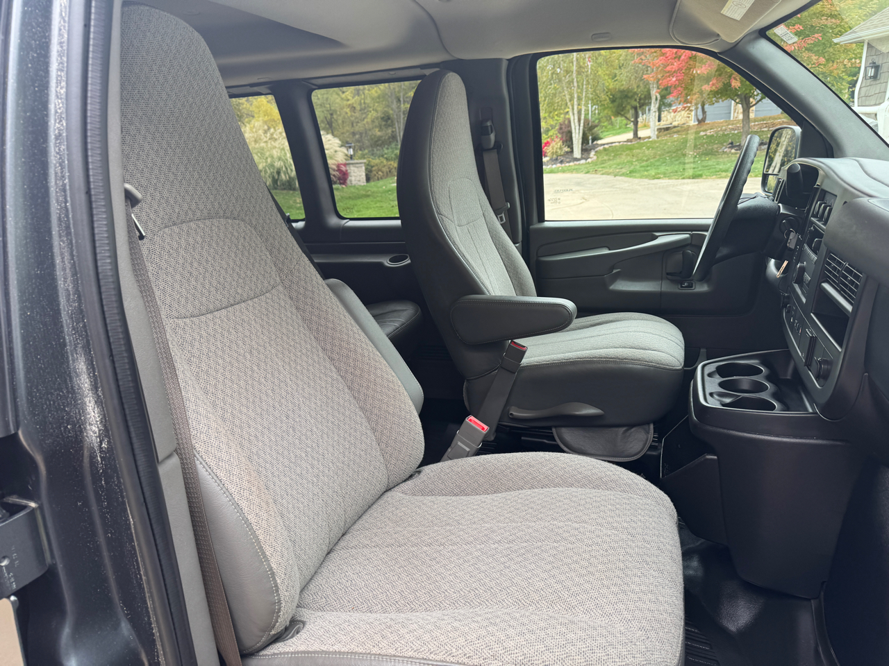 Chevrolet Express Passenger RWD 3500 155" LS w/1LS 2015 Chevrolet Express Passenger RWD 3500 155" LS w/1LS 2015