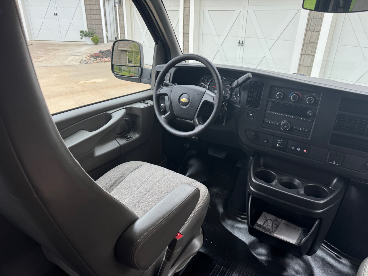 Chevrolet Express Passenger RWD 3500 155" LS w/1LS 2015 Chevrolet Express Passenger RWD 3500 155" LS w/1LS 2015