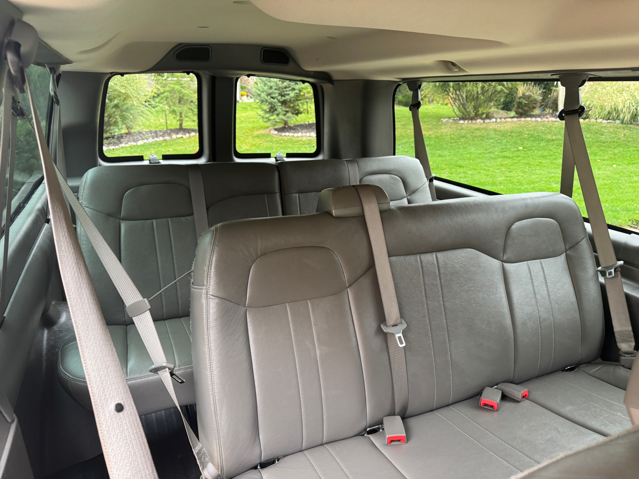 Chevrolet Express Passenger RWD 3500 155" LS w/1LS 2015 Chevrolet Express Passenger RWD 3500 155" LS w/1LS 2015